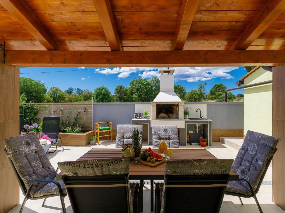 Holiday Home Laura By Interhome Pula Extérieur photo
